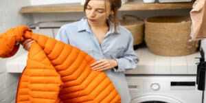 Daunenjacke waschen: So wird sie auch ohne Trockner wieder fluffig